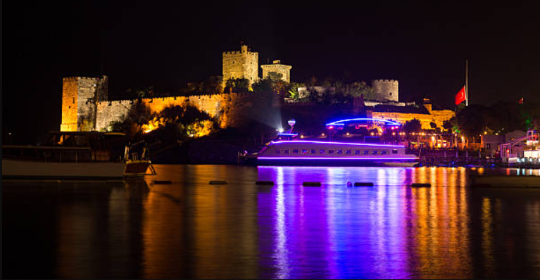 Bodrum’un Büyüsü: Tarih, Gece Hayatı ve Mavi Yolculukların Başlangıç Noktası